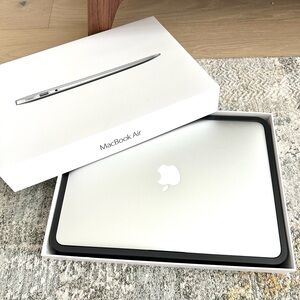 Apple MacBook Air in Silver 256GB
